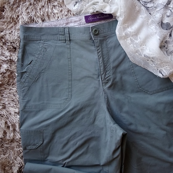 EUC Olive Gloria Vanderbilt Capris or Pants - Picture 2 of 4